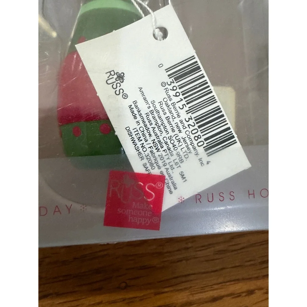 Celebrate &‎ Decorate Cheese Cutter and Russ Holiday Wine Charms Set